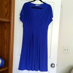 Blue V-neck pleated dress